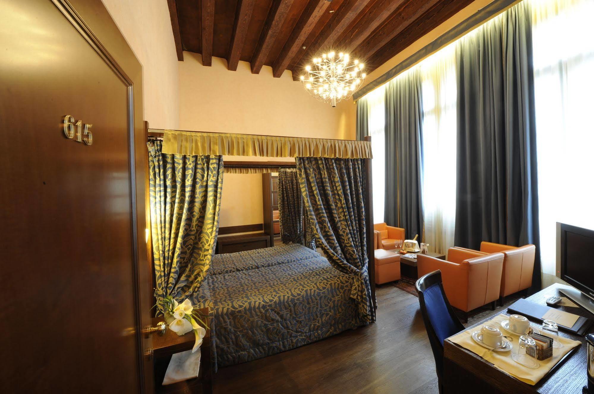 Palazzo Selvadego Hotel Venetië Kamer foto